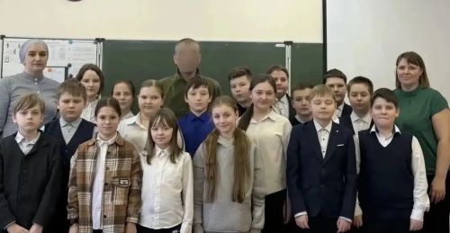 Особая встреча в школе: участник СВО рассказал детям о долге, дружбе и силе семьи