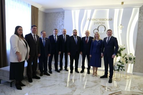 В Алексеевском районе присвоены почётные звания и вручены награды