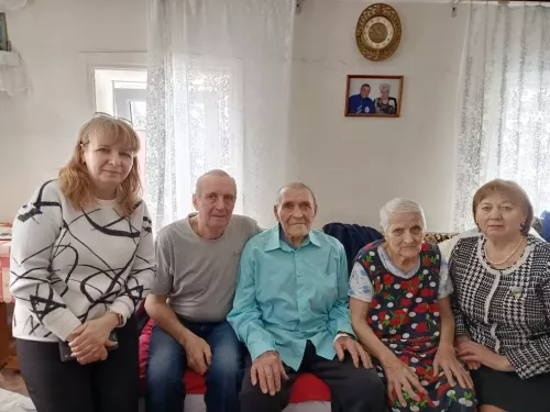 В Билярске поздравили с 90-летним юбилеем труженика тыла Алексея Бакланова