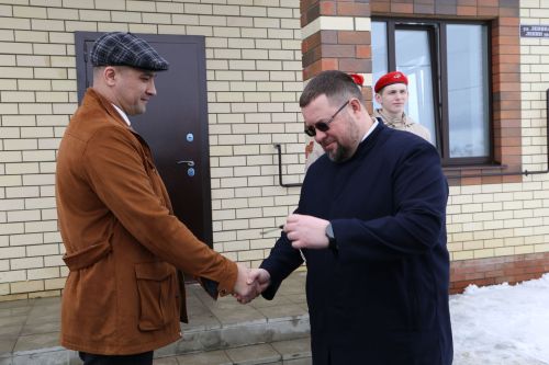 Россия Герое Рәсим Баксиковка Биләр авылында төзелгән яңа йортның ачкычлары тапшырылды