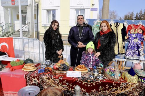 На Соборной площади отметили Навруз