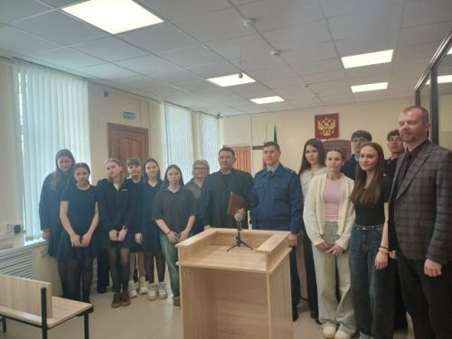 Девятиклассники Алексеевского примерили на себя роль юристов