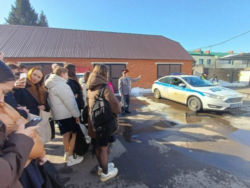 Девятиклассники Алексеевского примерили на себя роль юристов