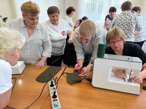 Тыл помогает фронту: рукавицы, сшитые с любовью, отправятся в зону СВО