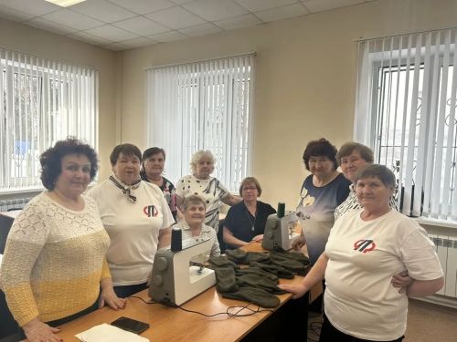 Тыл помогает фронту: рукавицы, сшитые с любовью, отправятся в зону СВО