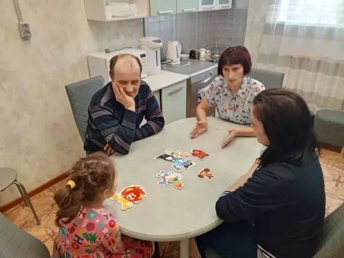 Когда за окнами непогода, в «Семейной гостиной» приюта Алексеевского тепло