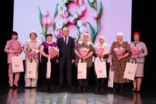 В районном Доме культуры  состоялся праздничный концерт «Такая разная!»