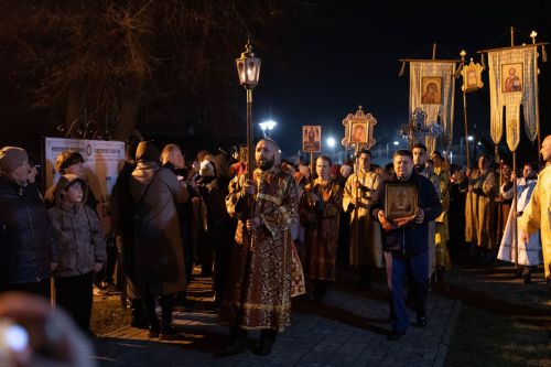 Свет Пасхи в Алексеевском: фоторепортаж из храма Воскресения Христова