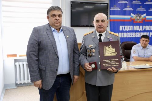 В Алексеевском наградили ветеранов МВД