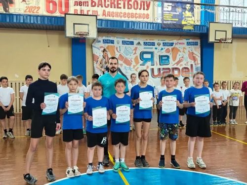 Юные спортсмены выявили сильнейших в тэг-регби