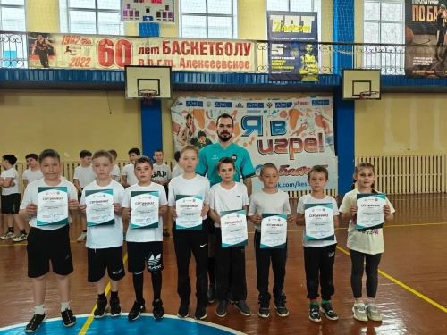 Юные спортсмены выявили сильнейших в тэг-регби
