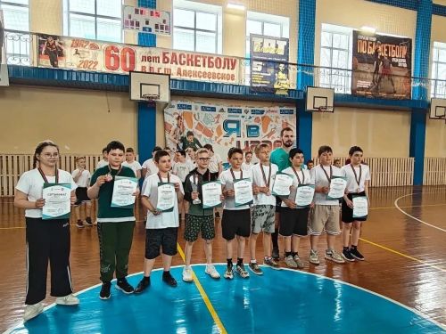 Юные спортсмены выявили сильнейших в тэг-регби