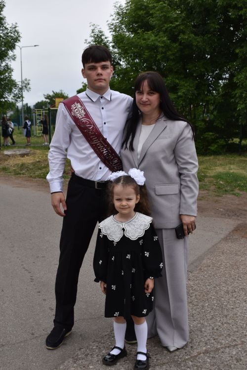 Для выпускников первой школы Алексеевского прозвенел последний звонок