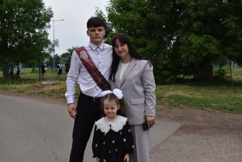 Для выпускников первой школы Алексеевского прозвенел последний звонок