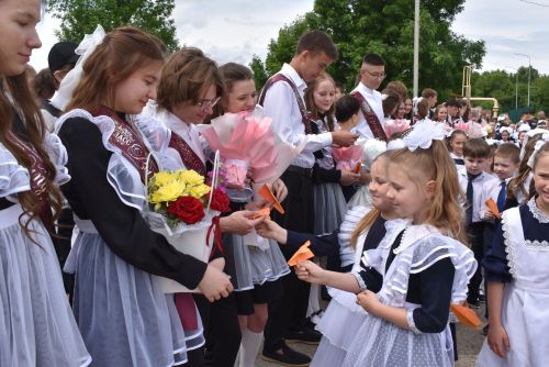 Для выпускников первой школы Алексеевского прозвенел последний звонок