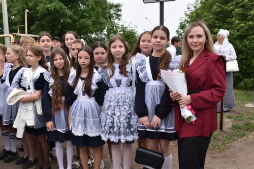 Для выпускников первой школы Алексеевского прозвенел последний звонок