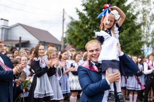 Последний звонок прозвенел для выпускников Алексеевской школы №2