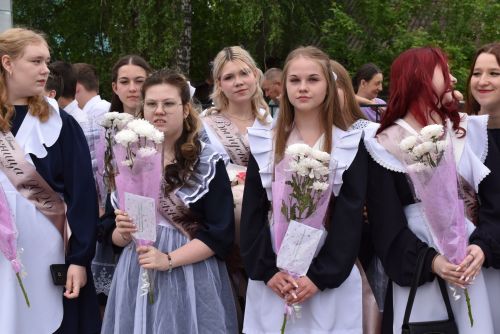 Для выпускников первой школы Алексеевского прозвенел последний звонок