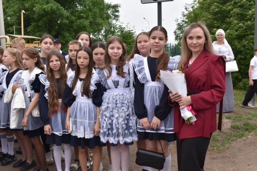 Для выпускников первой школы Алексеевского прозвенел последний звонок