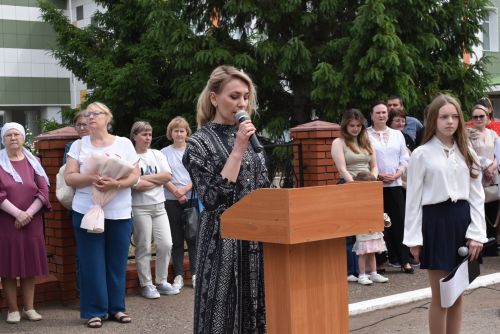 Для выпускников первой школы Алексеевского прозвенел последний звонок