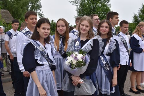 Для выпускников первой школы Алексеевского прозвенел последний звонок