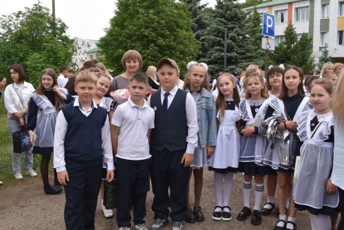 Для выпускников первой школы Алексеевского прозвенел последний звонок