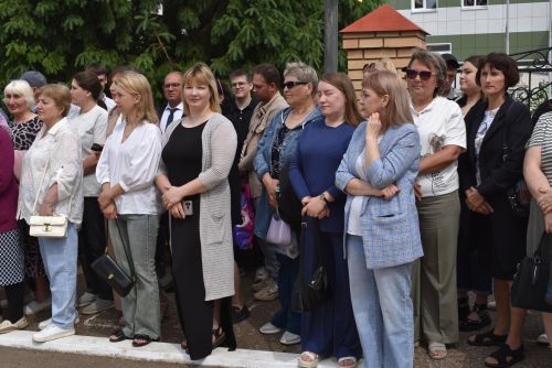 Для выпускников первой школы Алексеевского прозвенел последний звонок