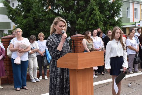 Для выпускников первой школы Алексеевского прозвенел последний звонок