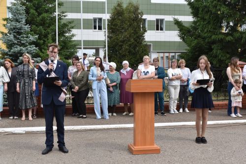 Для выпускников первой школы Алексеевского прозвенел последний звонок