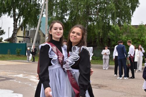 Для выпускников первой школы Алексеевского прозвенел последний звонок