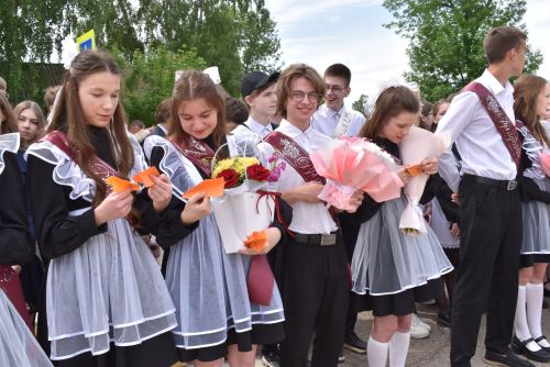 Для выпускников первой школы Алексеевского прозвенел последний звонок