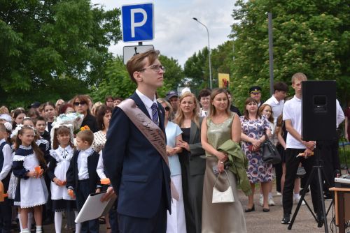 Для выпускников первой школы Алексеевского прозвенел последний звонок