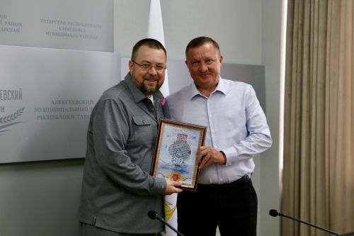 Сергей Демидов вручил награды предпринимателям района