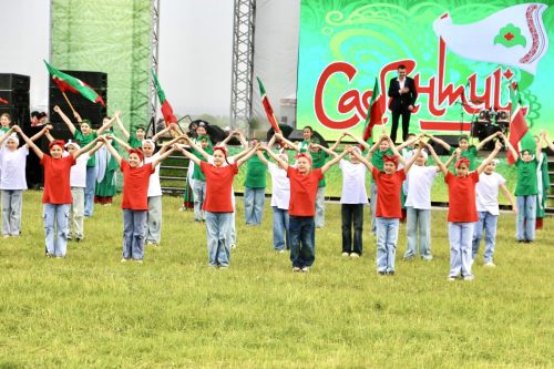 Сабантуй-2026 собрал тысячи гостей на главном майдане района