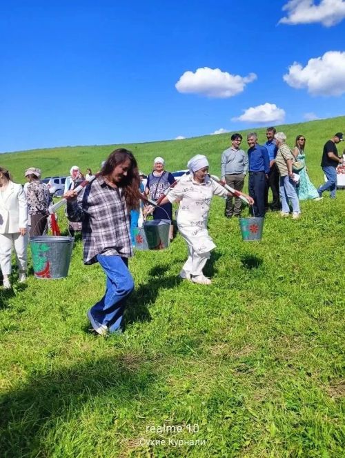 Ложка с яйцом, бег в мешках и пенная вечеринка: как в Курналях прошёл Сабантуй