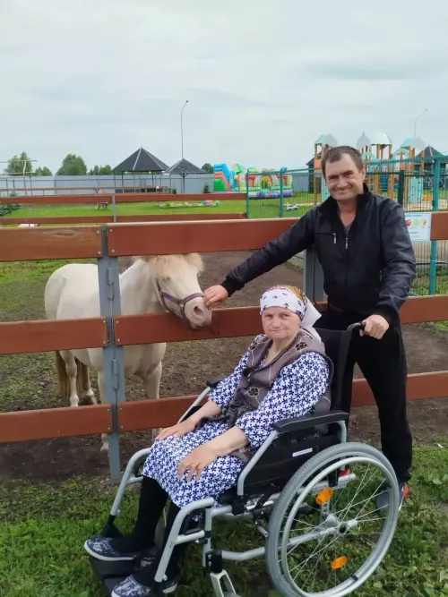 Постояльцы Алексеевского дома-интерната посетили страусиную ферму в Билярске