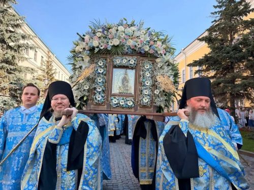 Под покровом Казанской иконы: паломники из Алексеевского района стали участниками исторического богослужения