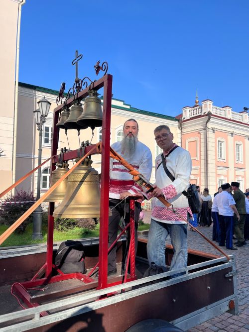 Под покровом Казанской иконы: паломники из Алексеевского района стали участниками исторического богослужения