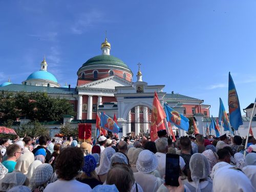 Под покровом Казанской иконы: паломники из Алексеевского района стали участниками исторического богослужения