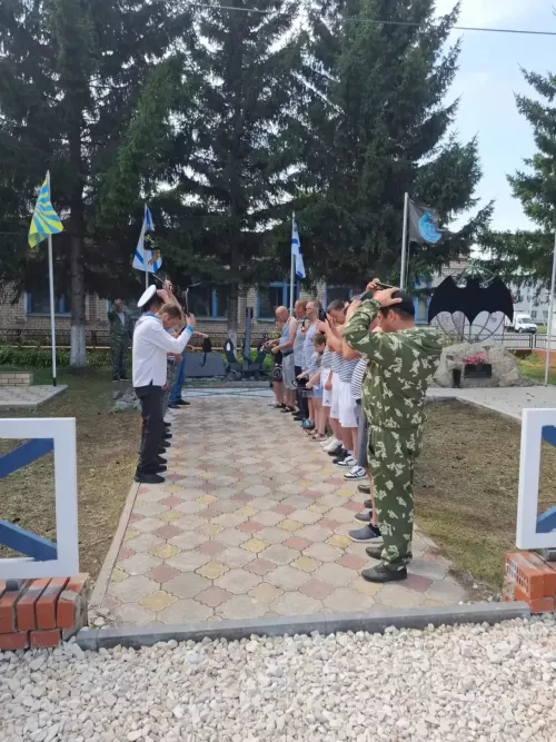 Моряки района отметили праздник