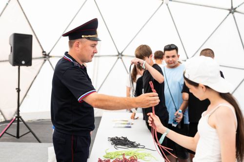 Участников форума «Сәләт» познакомили с основами дорожной безопасности.