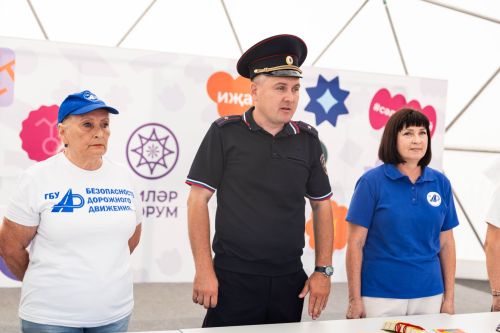 Участников форума «Сәләт» познакомили с основами дорожной безопасности.