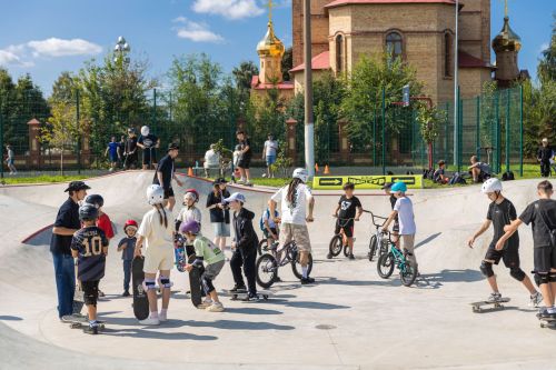 «Нескучная школа» прошла в Алексеевском парке «Семья»
