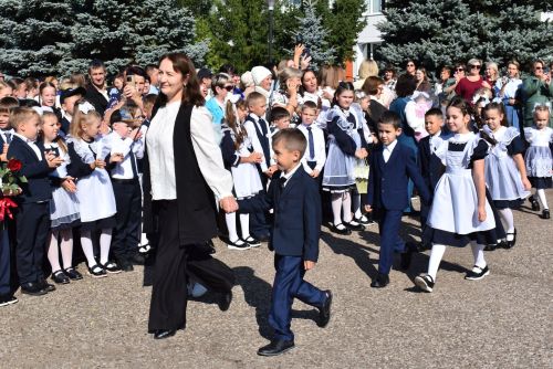 В Алексеевской школе №1 прозвенел первый звонок