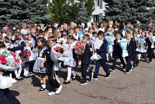 В Алексеевской школе №1 прозвенел первый звонок