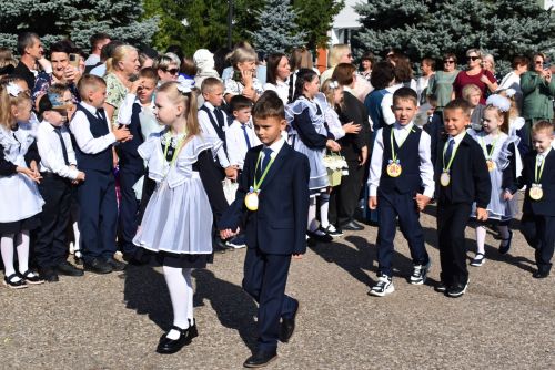 В Алексеевской школе №1 прозвенел первый звонок