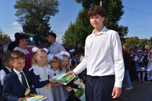 В Алексеевской школе №1 прозвенел первый звонок