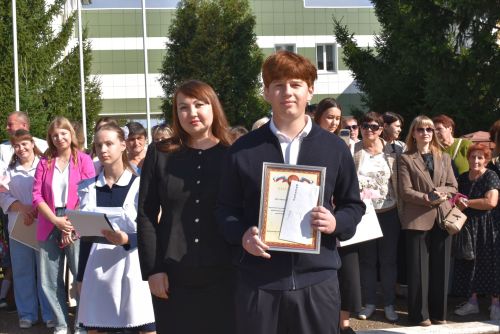 В Алексеевской школе №1 прозвенел первый звонок