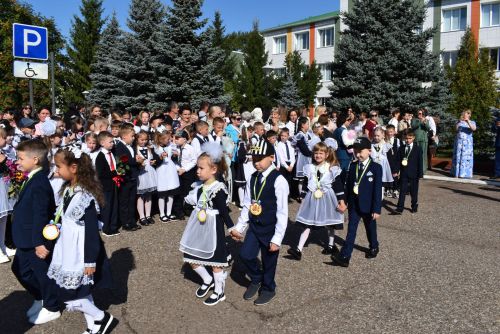 В Алексеевской школе №1 прозвенел первый звонок
