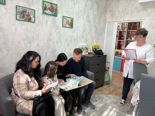 Работа специалистов приюта Забота чтобы ребенок вернулся домой